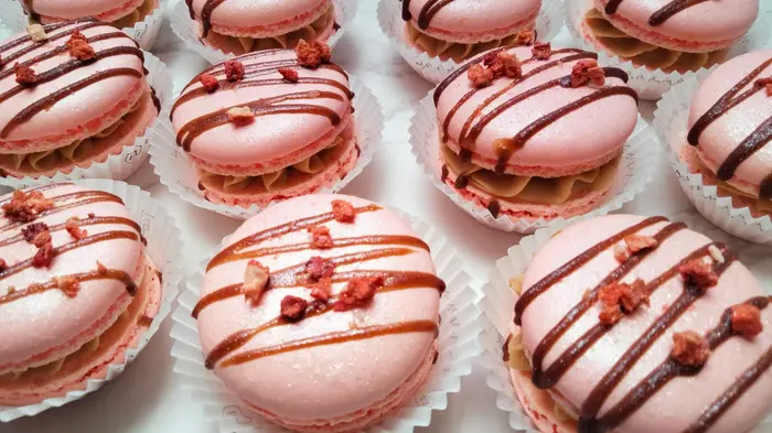 Balsamico caramel macarons