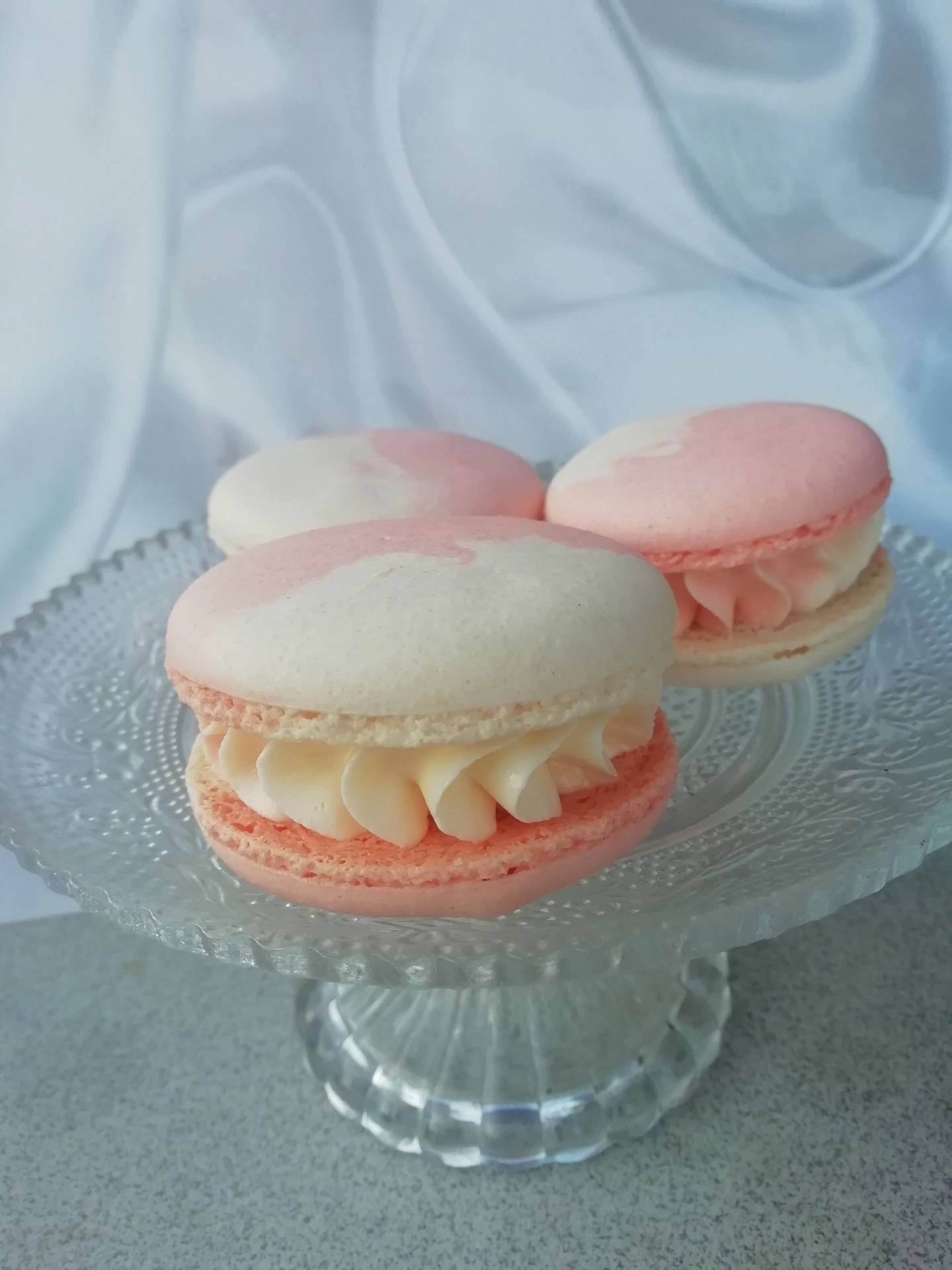 Peach en cream macarons